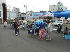 ちょっと照れながらワッショイ！